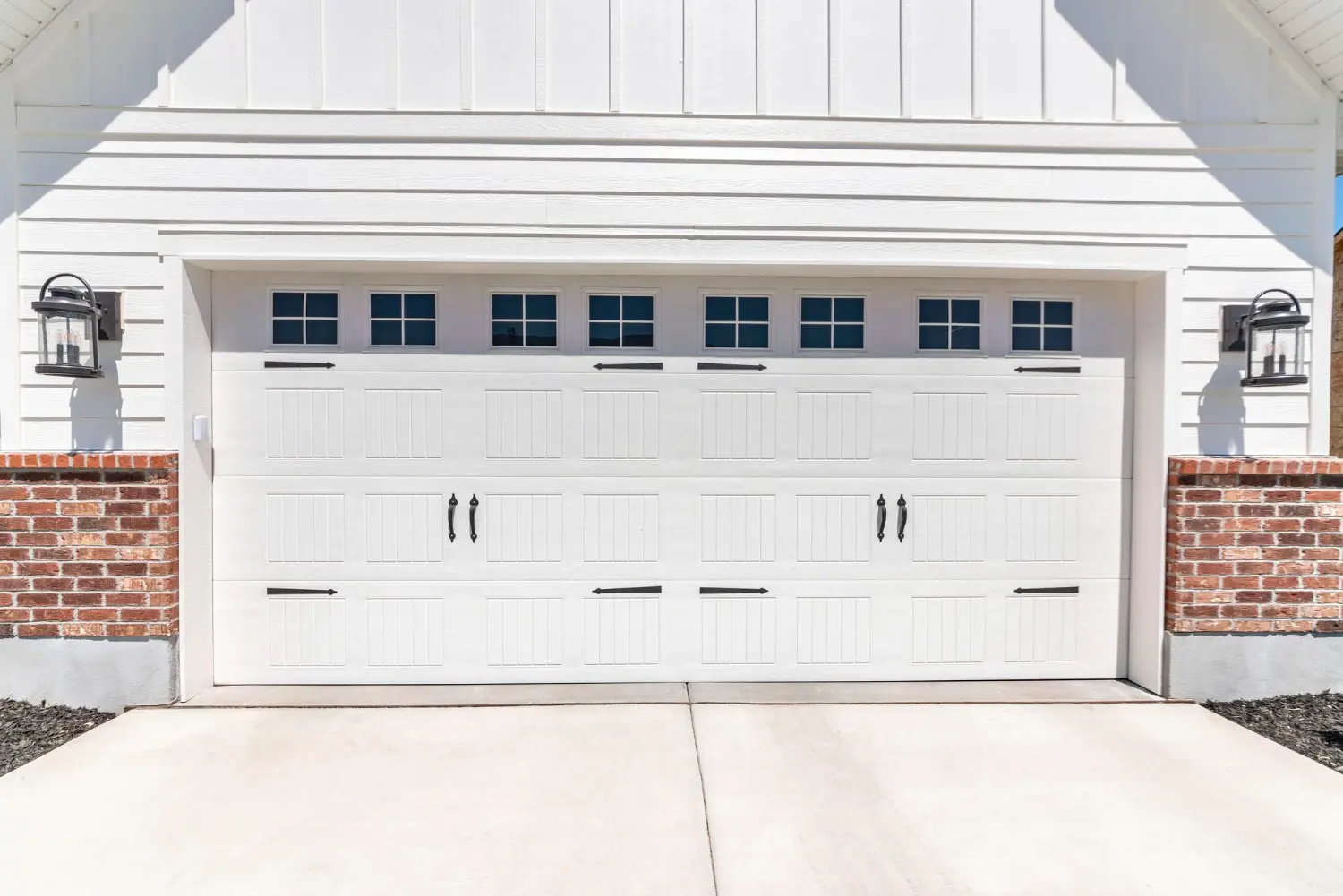 Garage Door Repair in Paradise Valley providing service to luxury desert home garage systems near Camelback Mountain